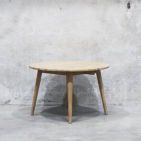 Marita Oak Round Table